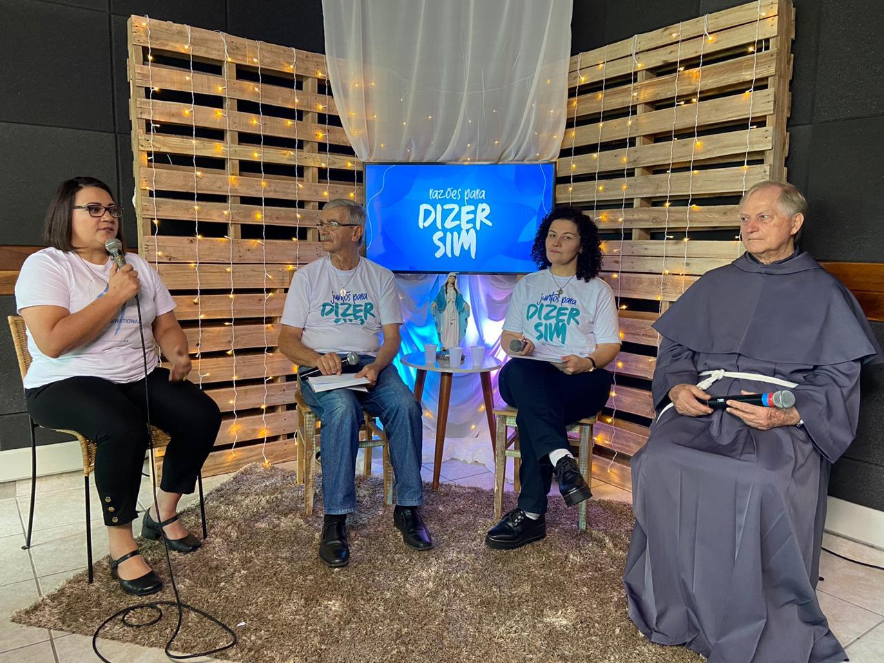 Da esquerda para a direita: Ângela Morais, Jorge Lorente, Marisa Vieira e Frei Sebastiã no programa
