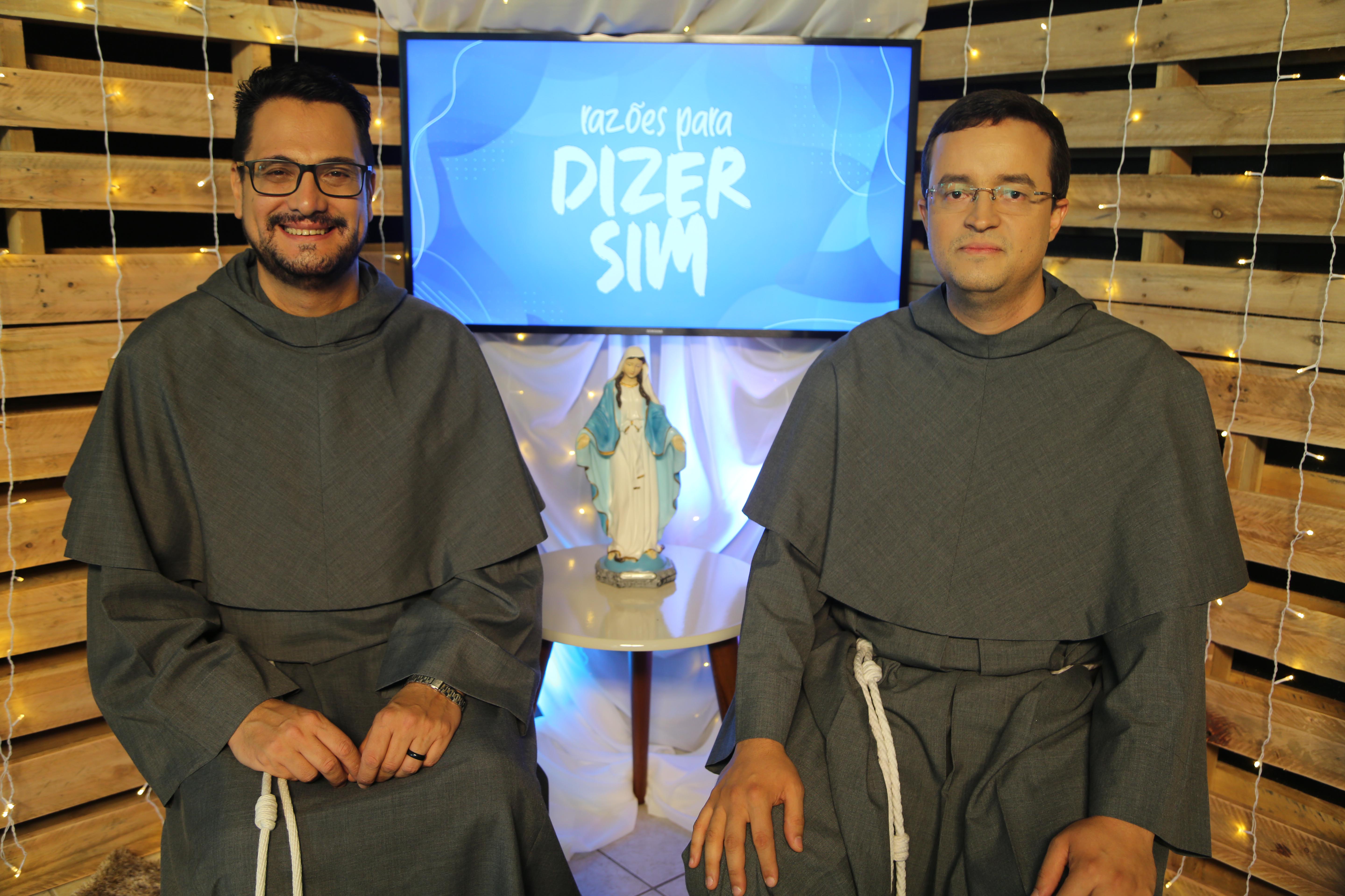 Frei Gilson e Frei Hugo no programa