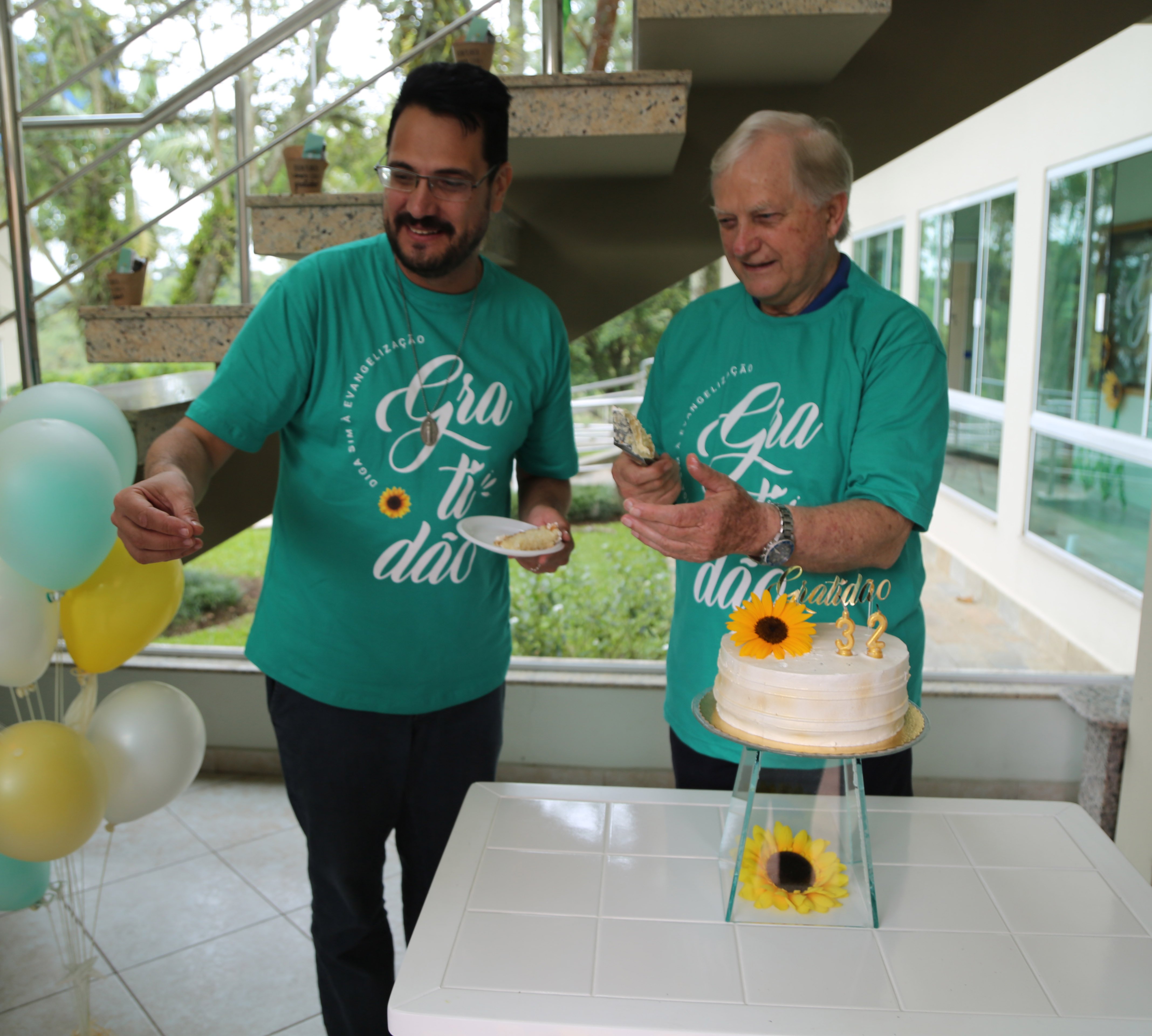 Frei Gilson e Frei Sebastião no momento do