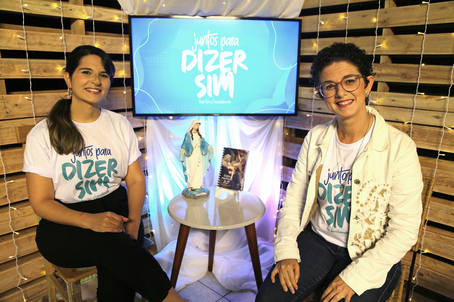 As cantoras Natália Côgo e Karina Giugliane no programa