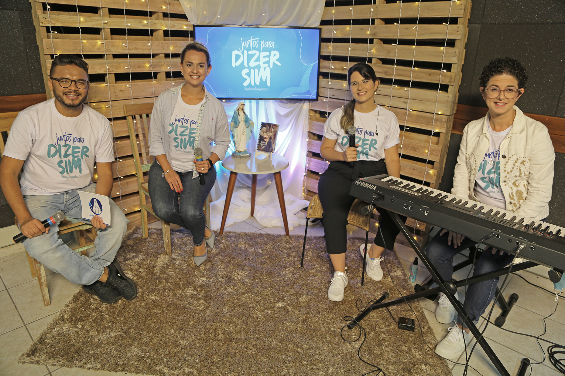Valdo Rocha, Daiane Oliveira e as cantoras Natália Côgo e Karina Giugliane no Especial Diga Sim à Evangelização 2020