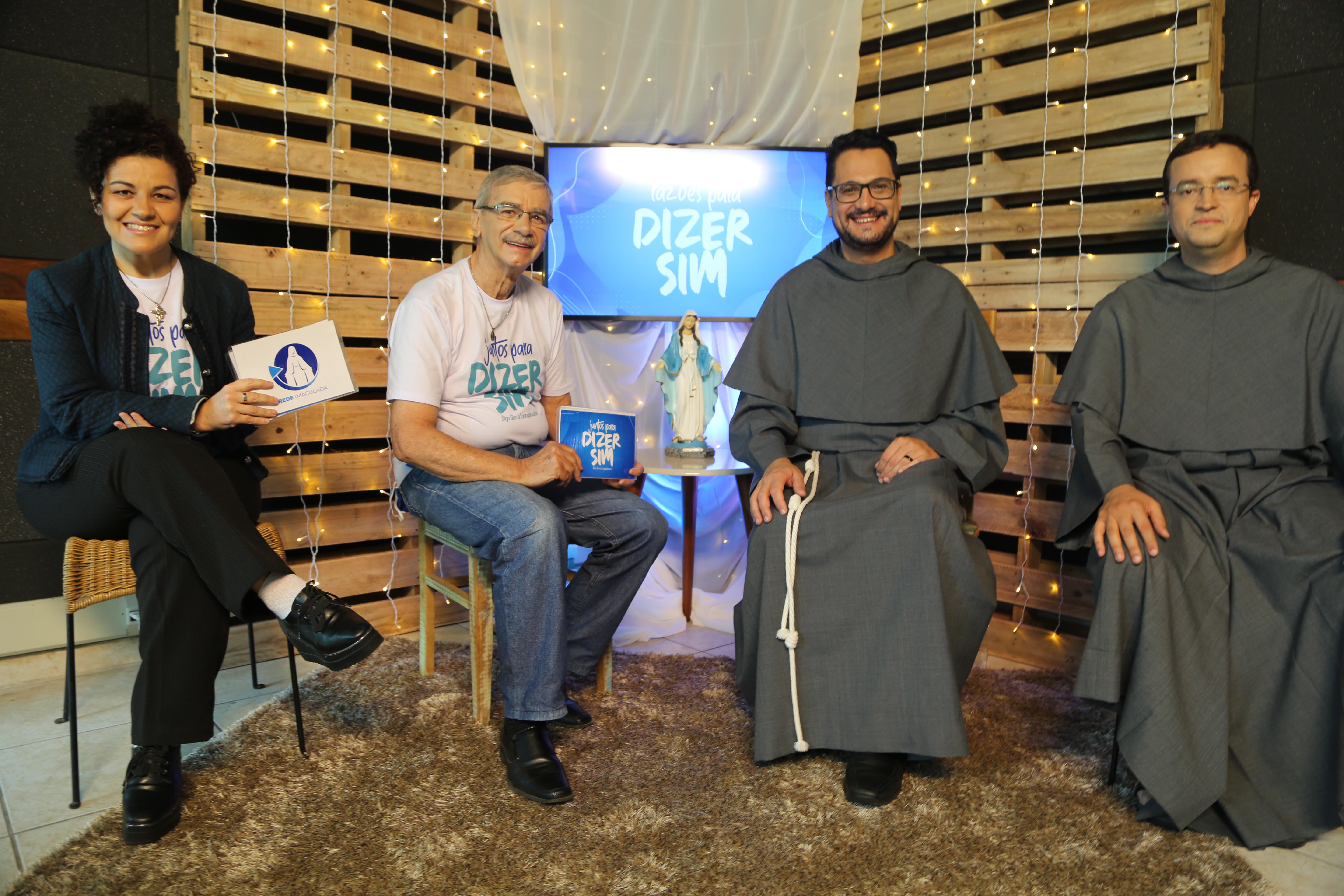 Marisa Vieira, Jorge Lorente, Frei Gilson Miguel e Frei José Hugo no programa