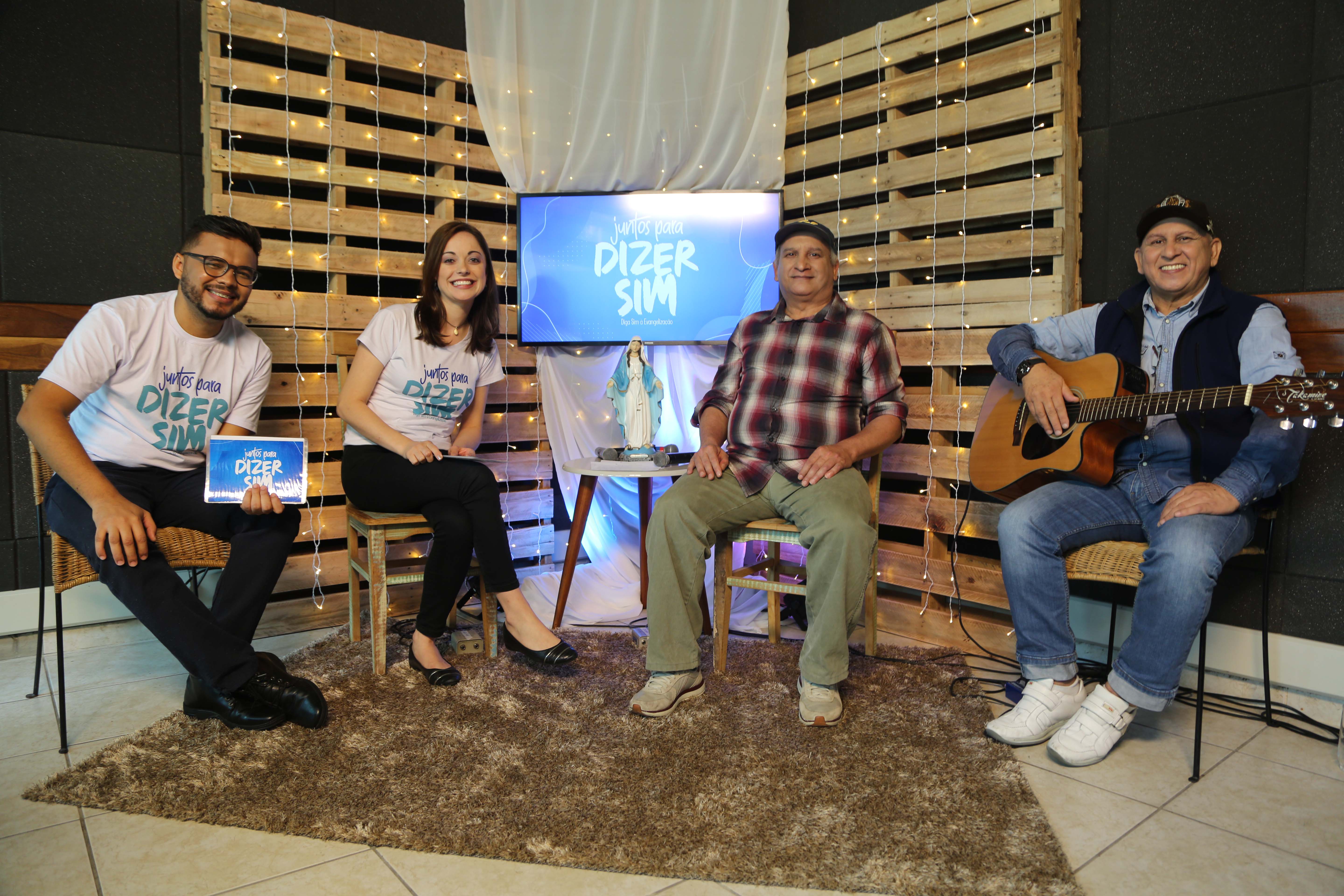 Nathalia, Valdo e os convidados Toninho e Jonas