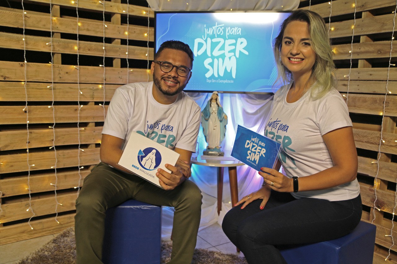 Os apresentadores Valdo Rocha e Daiane Oliveira